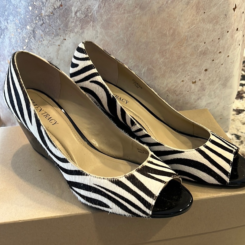 Ellen Tracy zebra peep toe wedge 7 1/2